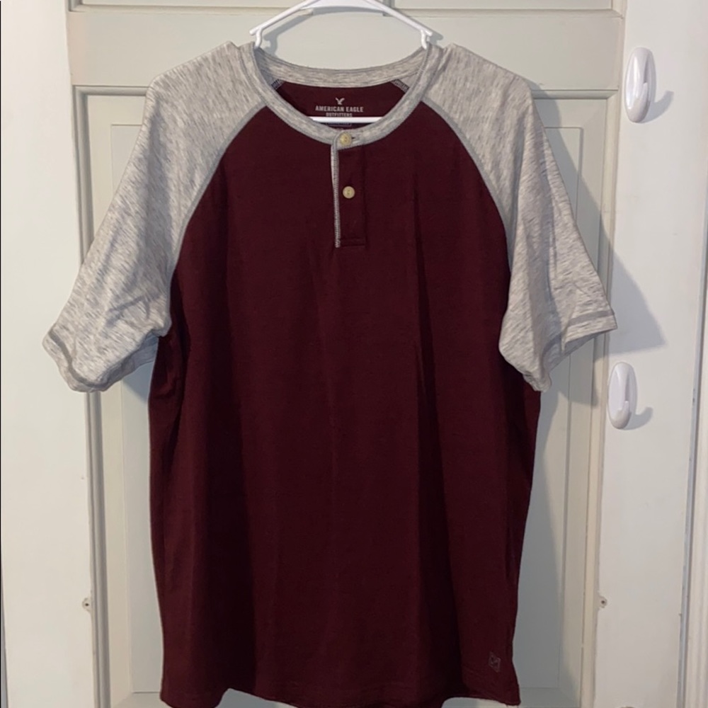 American Eagle short sleeve shirt